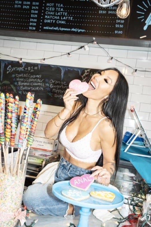 Sexy asian Asa Akira???