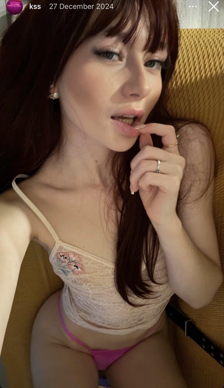 Lolli and her sexy soles and arches ???????