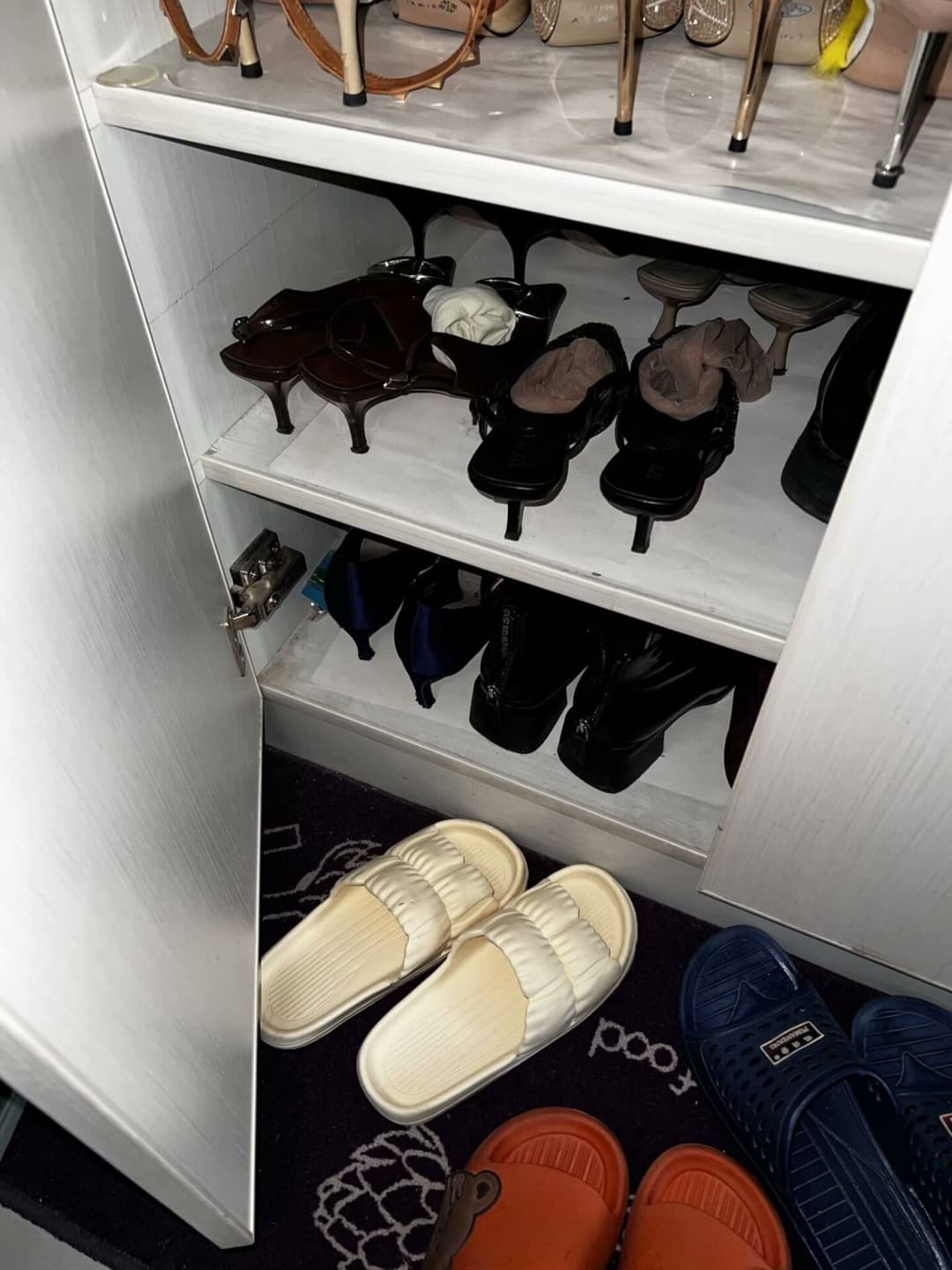 Asian feet / socks and cum filled shoes