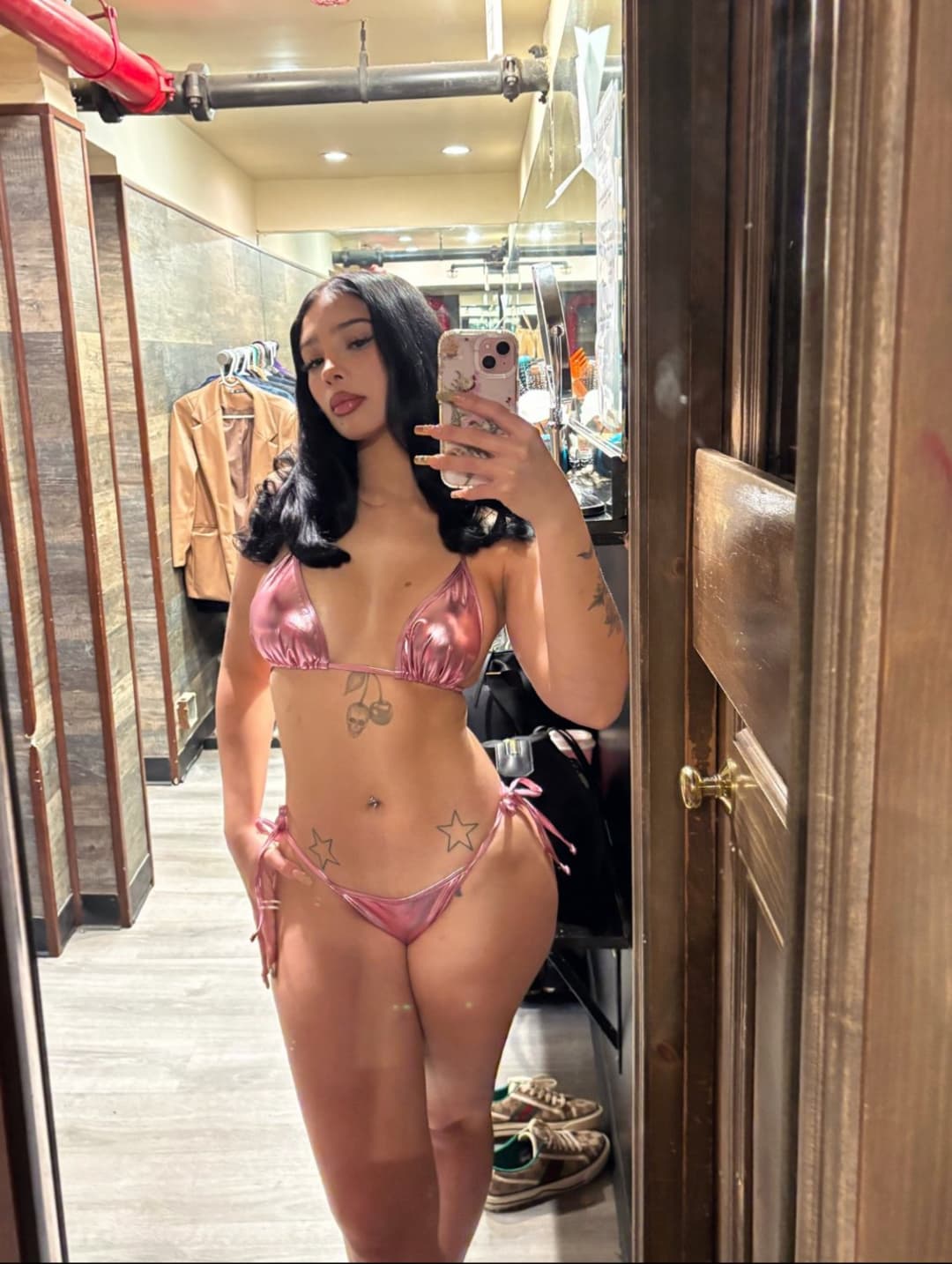 Bottle Girl Is Always Ready to Fuck