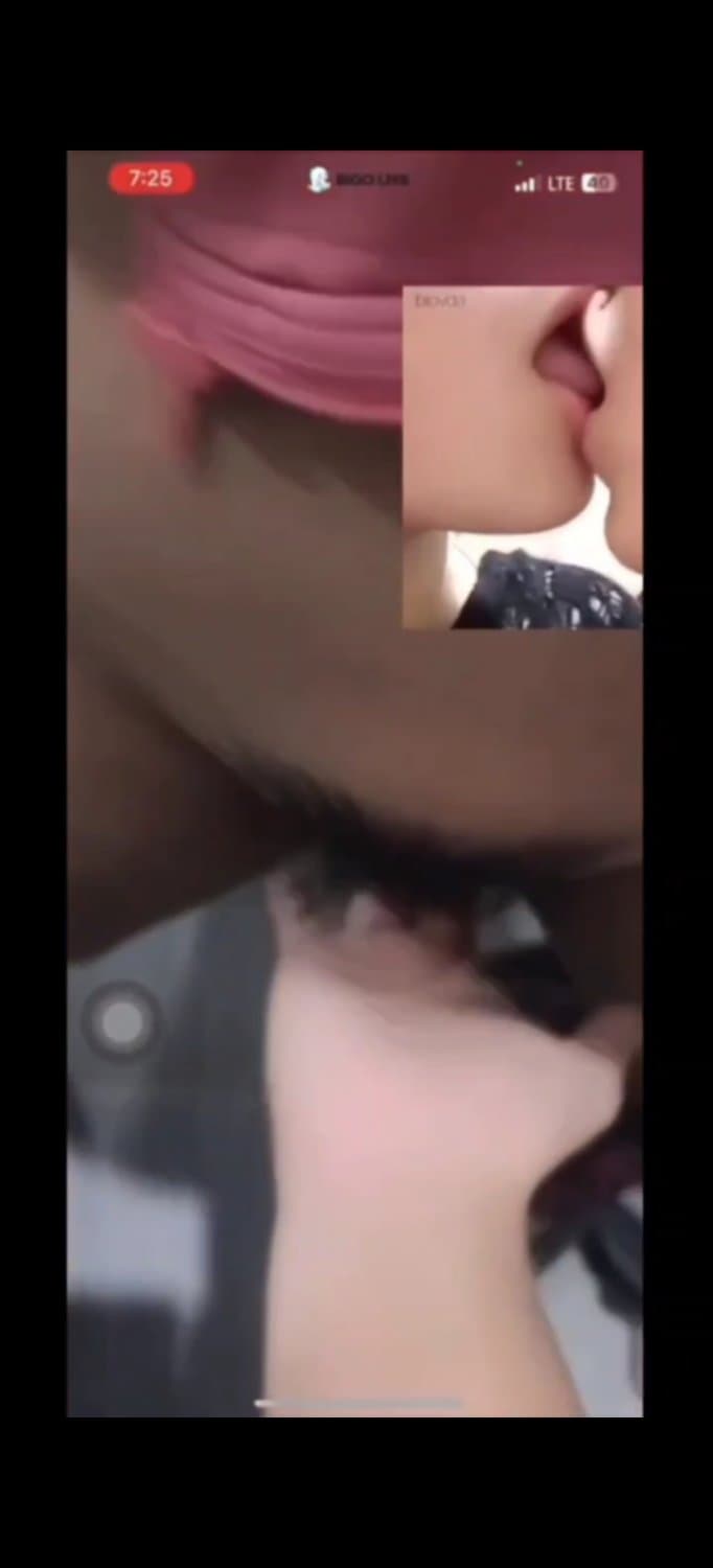 ?? Bek tleay srey khmer 2 neak rok kduy knea tam video call oy bros mer. Mean neak skol te?