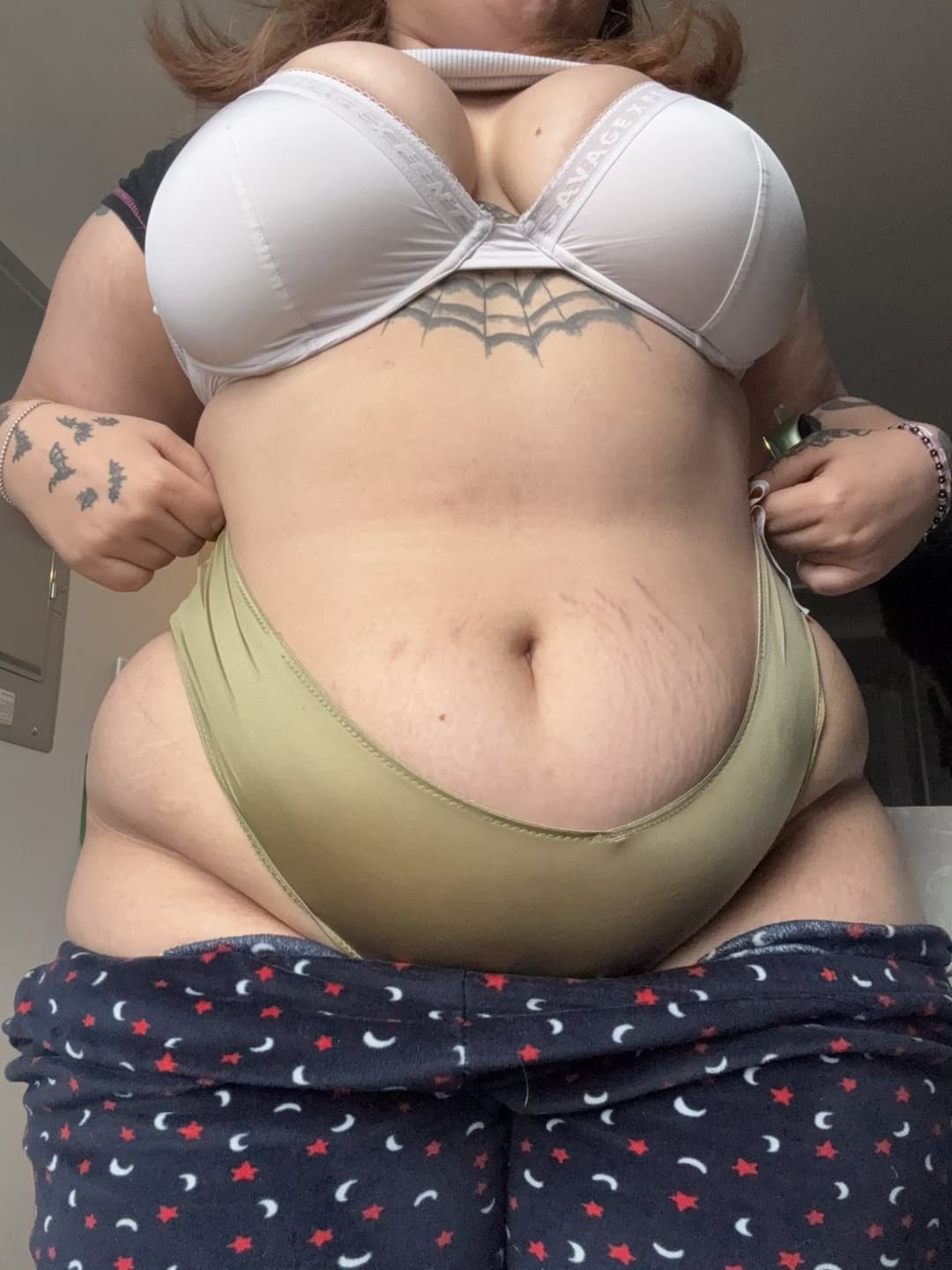 Duchess V - Phat Ass Thick BBW Twitter Findom