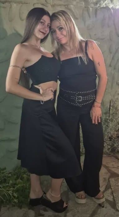 Click to view full size Mamá y nena argentina