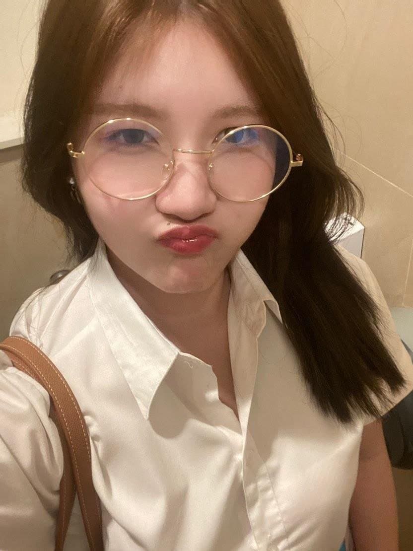 Sex phone with cute thai girl