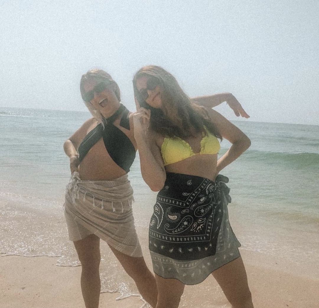 Birmingham, Alabama slut Charlee Vawter and his sister nude at the beach