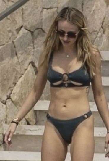 Brittany Mahomes Banging Fit Body & Hot Juicy Ass How Could You Not Edge For The Gorgeous Goddess ?