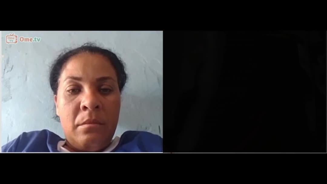 Velha Brasileira Safada Mostra o Sutiã