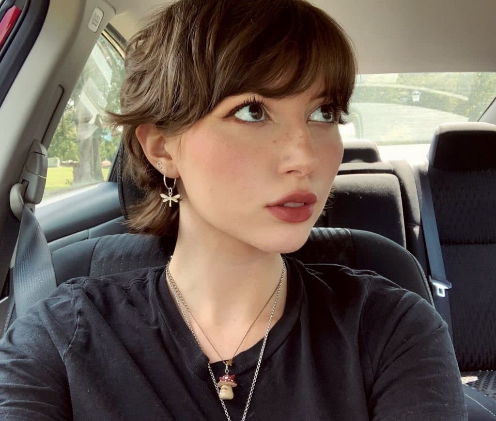 Yes, that second photo also left me speechless! Pants coming off for an alluring brunette babe!