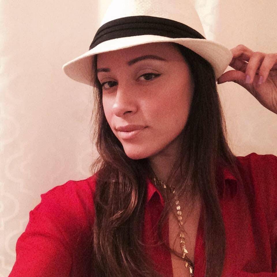 While on spring break, Inez used a fake name while getting naked and masturbating for G G W