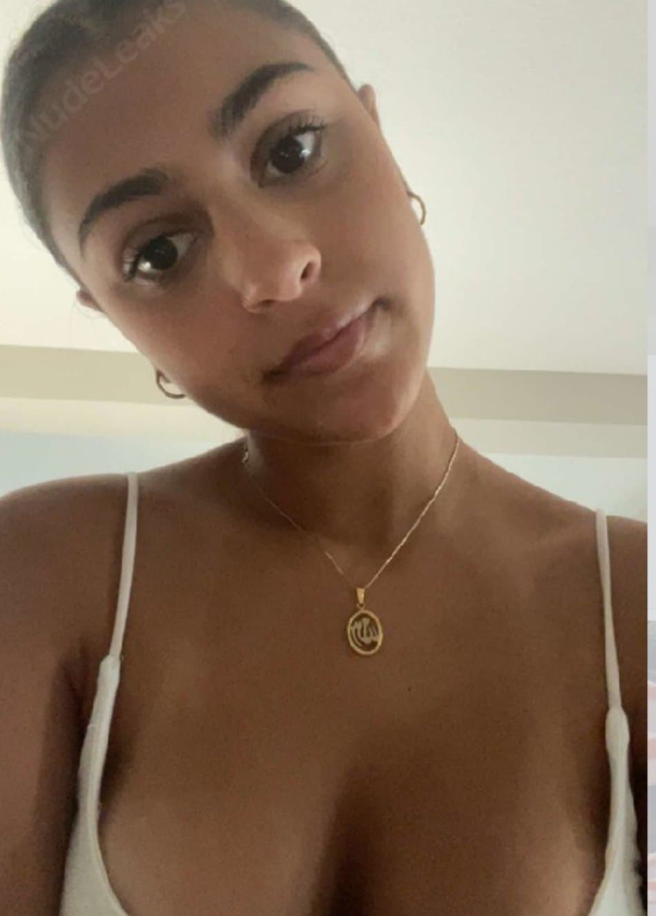 amateur couple nude May Adreyfus