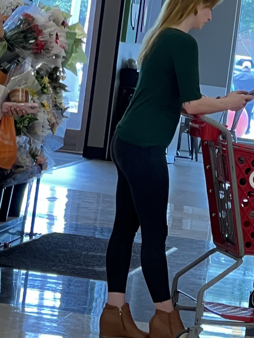 Candid MILF/Teen creep shots (she caught me and liked it!)