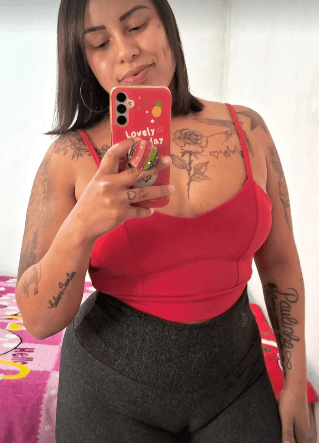Morena bucetuda, exibe o capô de fusca | Thick Latina, thick pussy cameltoe