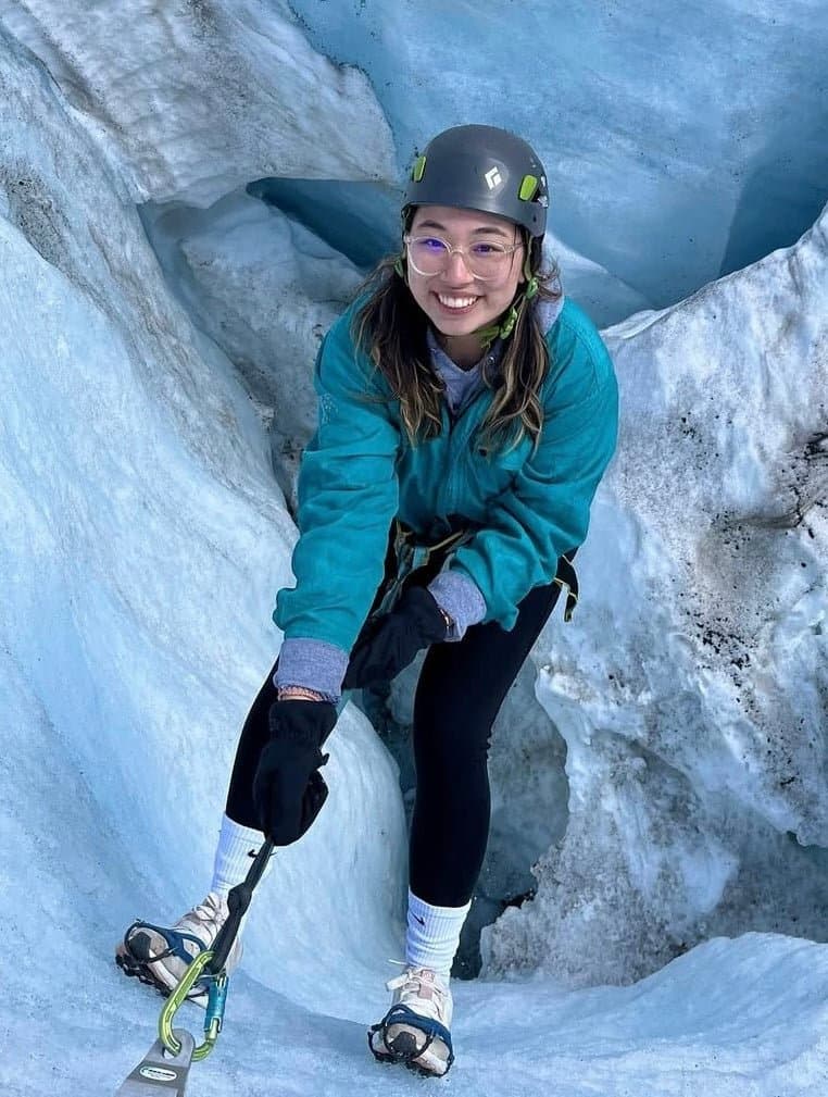 Makenna, 23yo, canada, masters uni student, DD-cups, 100cm hip, 70cm waist, 5’6”