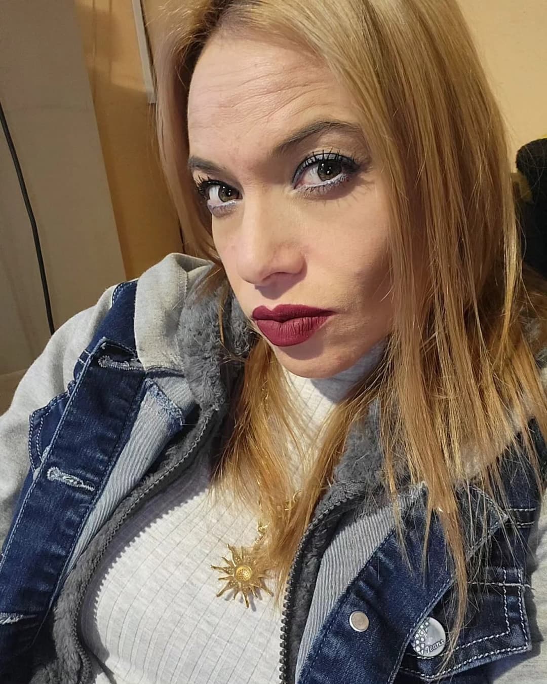 Haberme cogido a la mamá y unos años mas tarde a su hija fue excitante, las dos la chupan delicioso