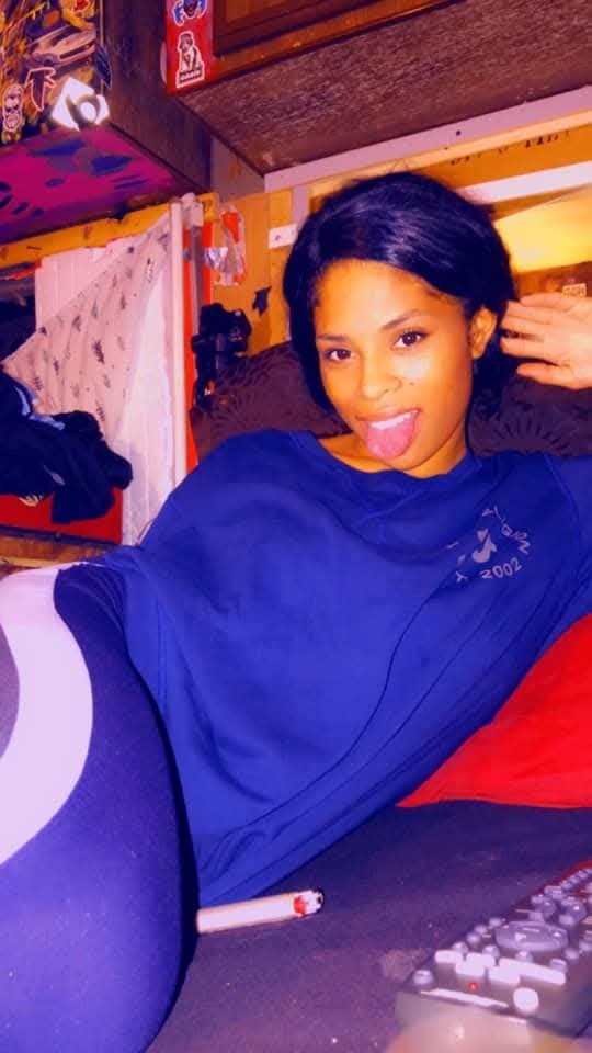 Los Angeles Single Mom Thot Eating Dick for a Place to Stay After BD Kicked Her Out