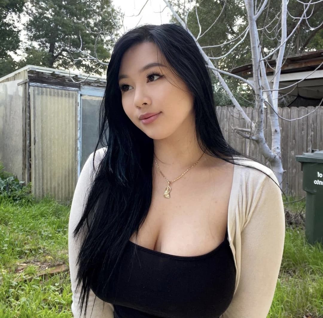 Susan, 22 | Big tits Asian whore wants your cum!