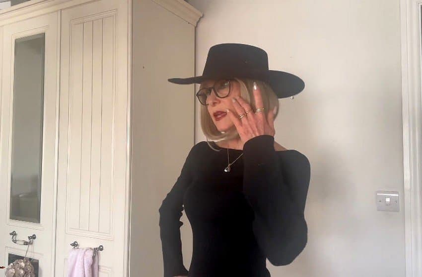 Grandmother with style, she are a player