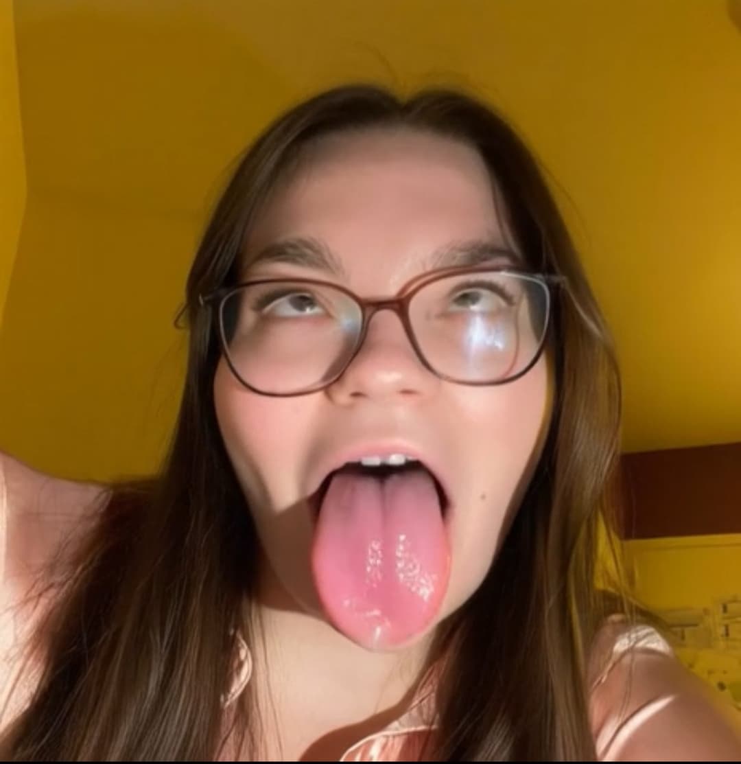 Click to view full size Lyzon Buro grosse putain à baiser de force