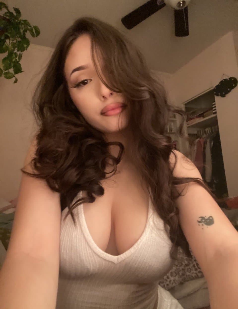 Click to view full size Latina brat