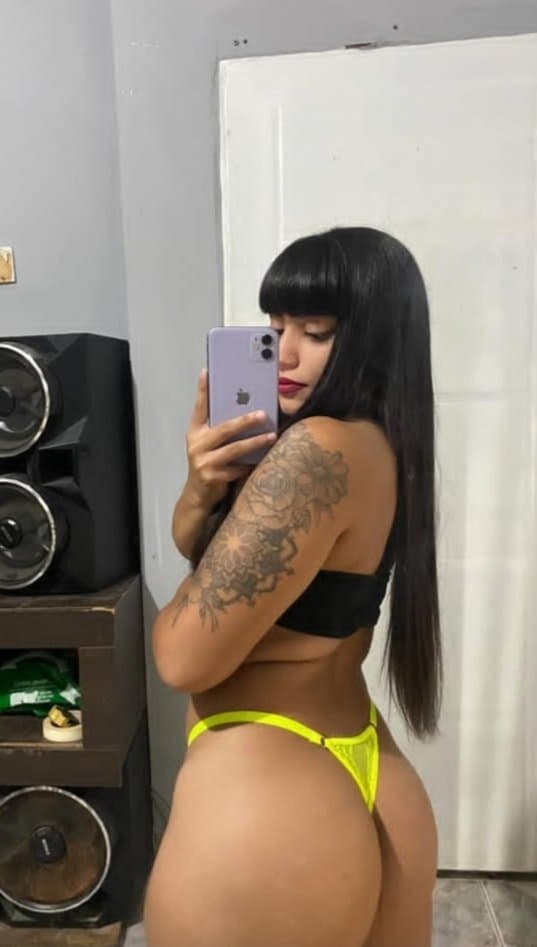 Como me calienta la pendejita esta! La chupada de orto que le pego tanto que le gusta abrir el culo