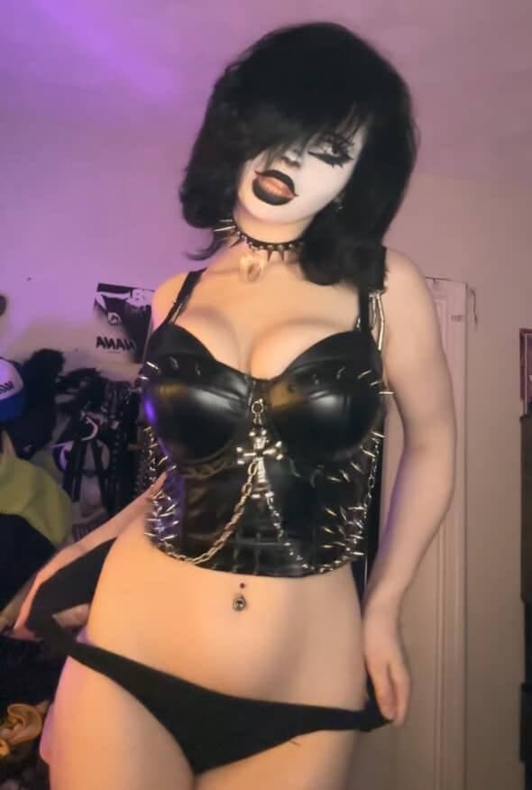 Click to view full size Malmalirl spiked and chain