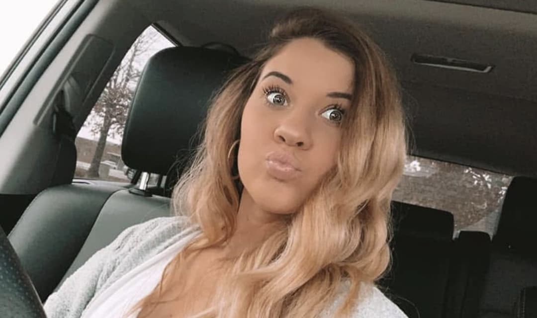 White bop with a nose built for sniffing stinky thug ass