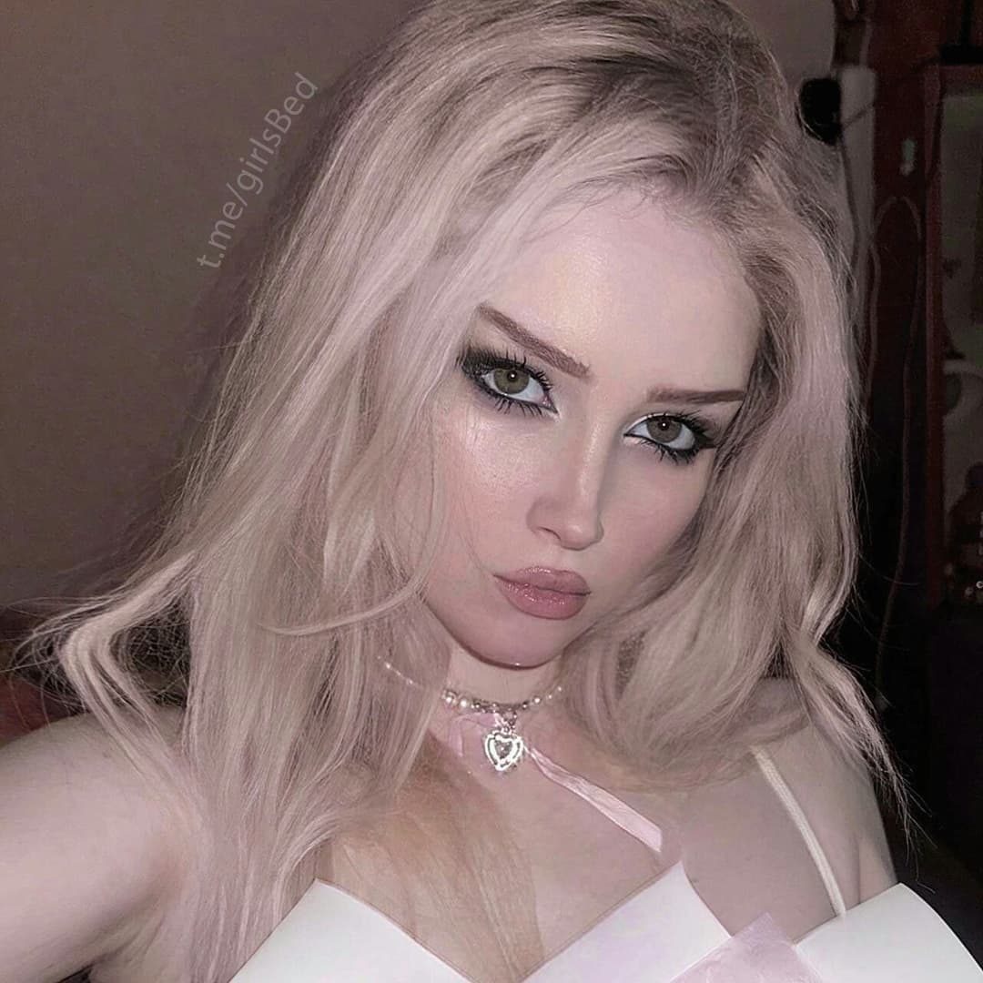 Teen White Girl Big Tits Big Ass