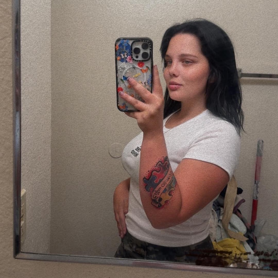 Fine ass white girl with big tits. HMU to share ur girl