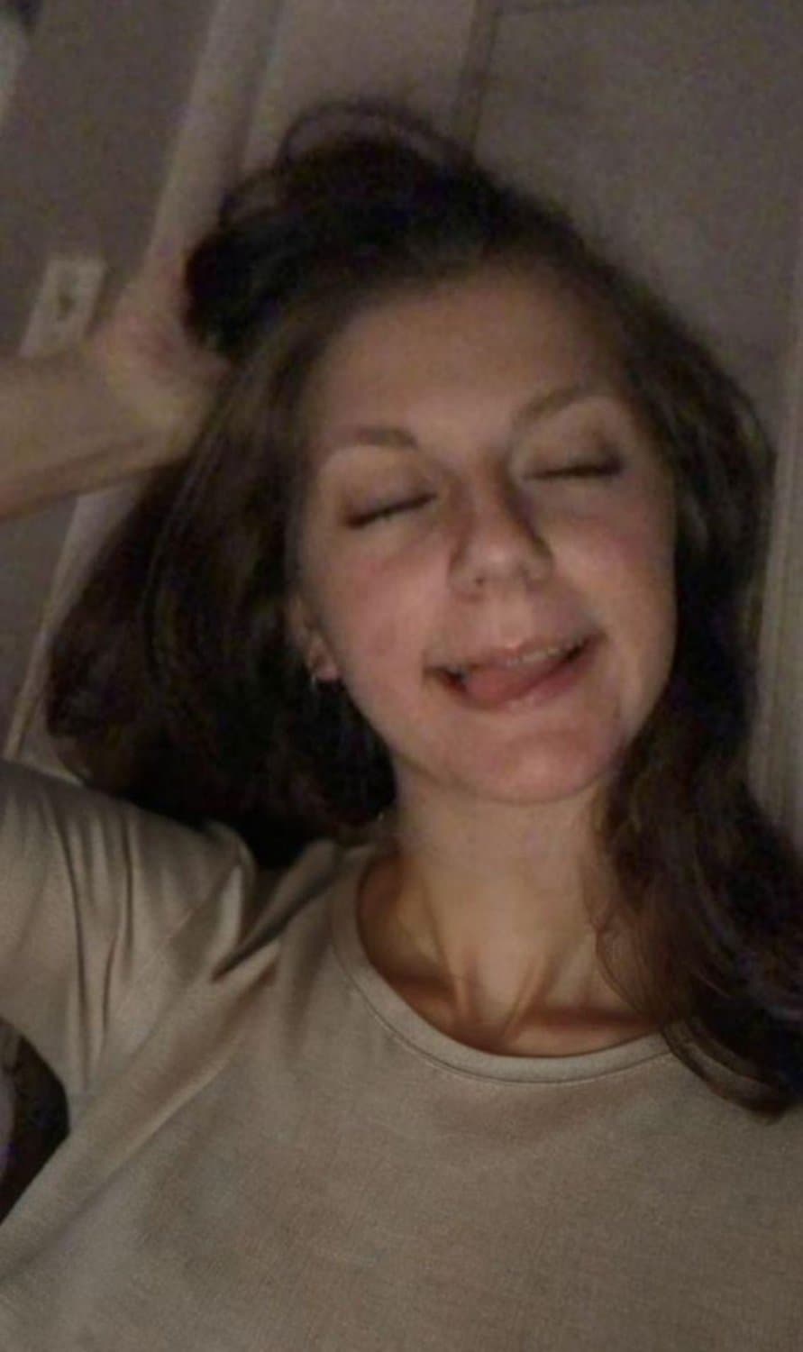 Cumslut Lena lost a bet and wanted to be fully ex̌posed