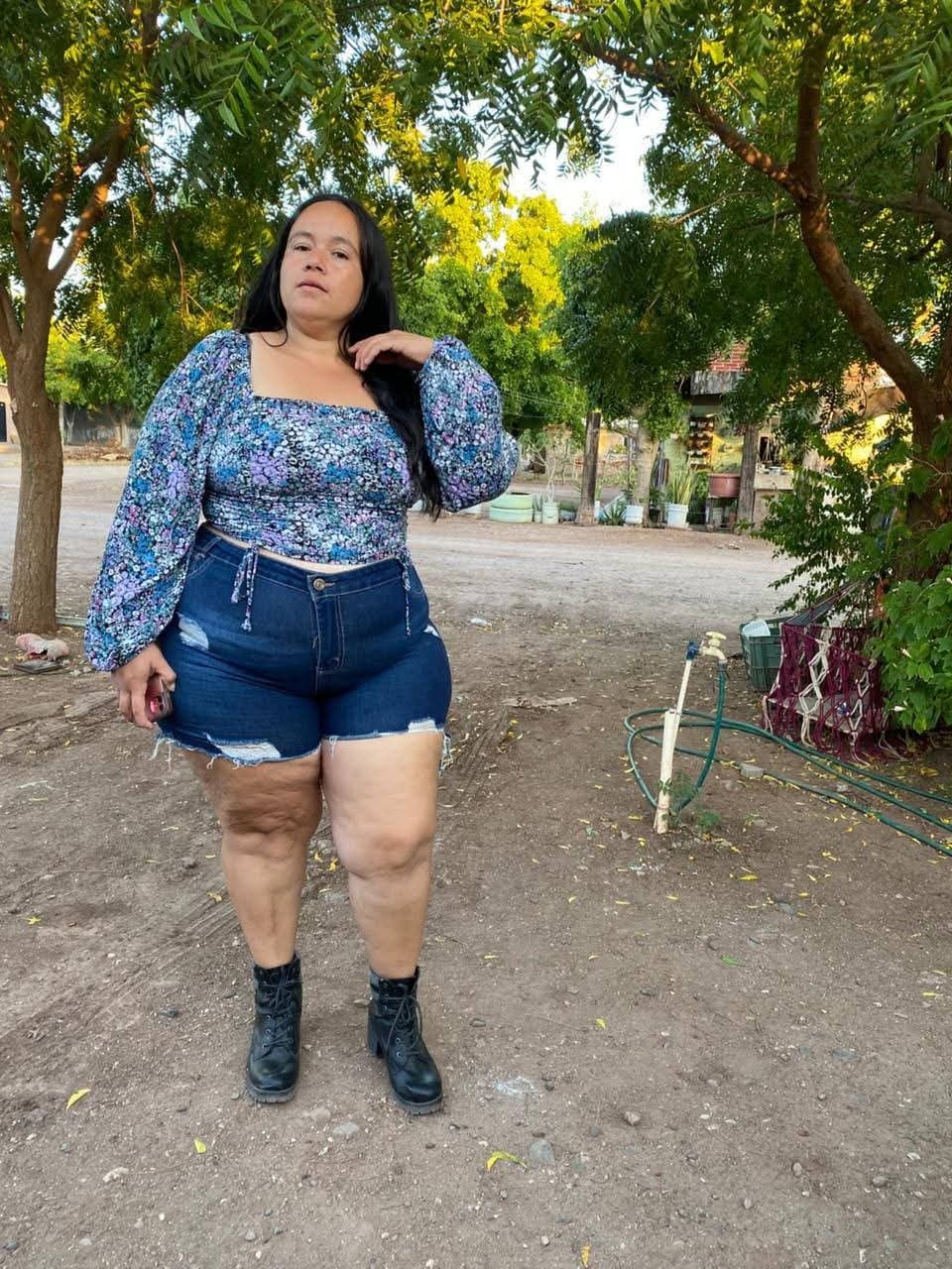 PEAR SHAPE THICK CURVY LATINA SSBBW BIG BOOTY ASS