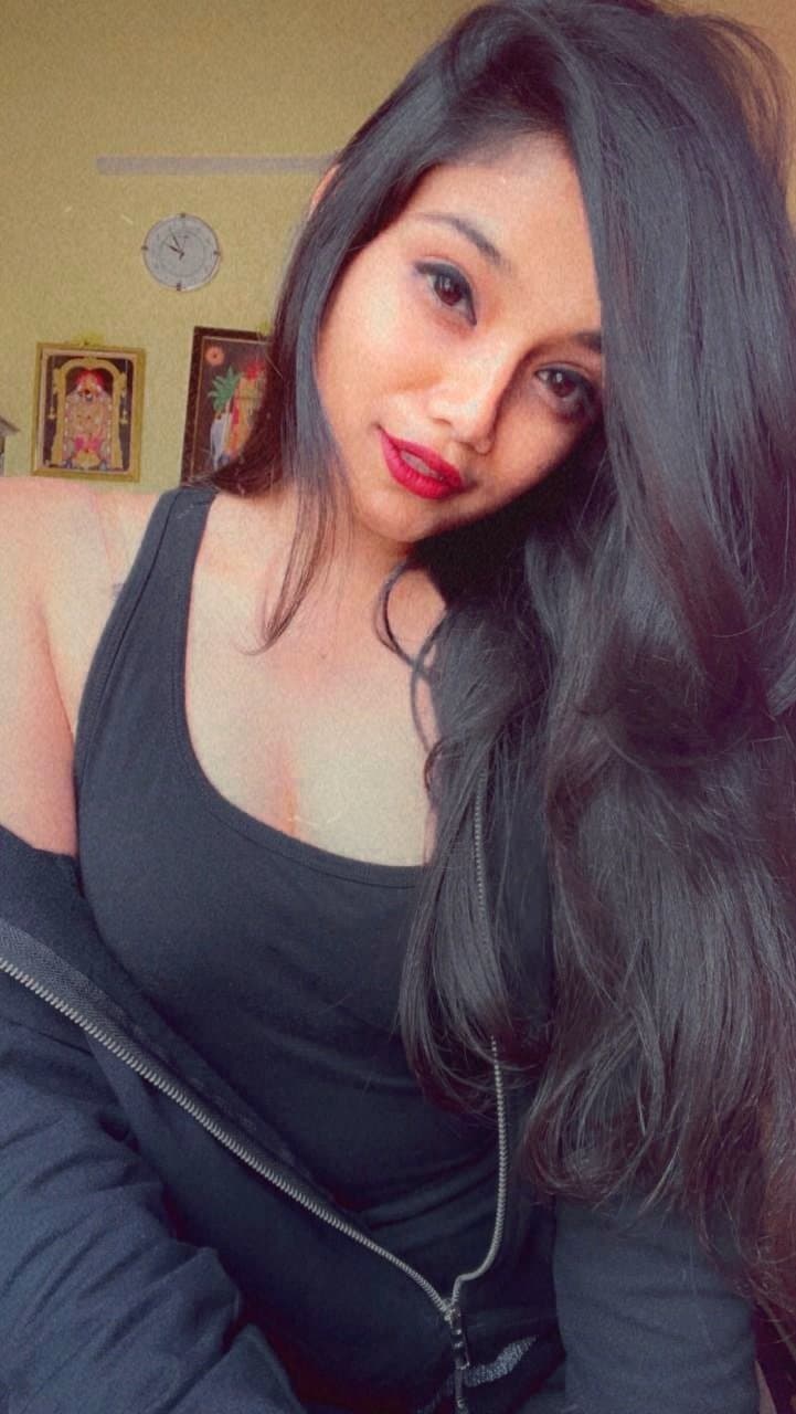 Very pretty Indian gym lover girl hot nude pics showing her big boobs (38+ many pics)