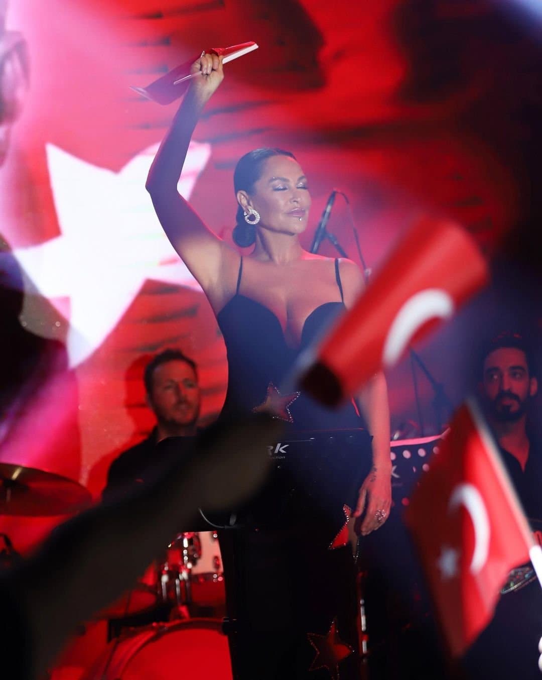 Turkish mature Singer Hülya Avşar