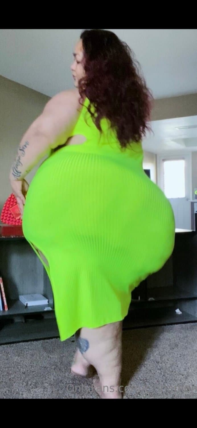 MamI wiT a BIG OL buTt !!