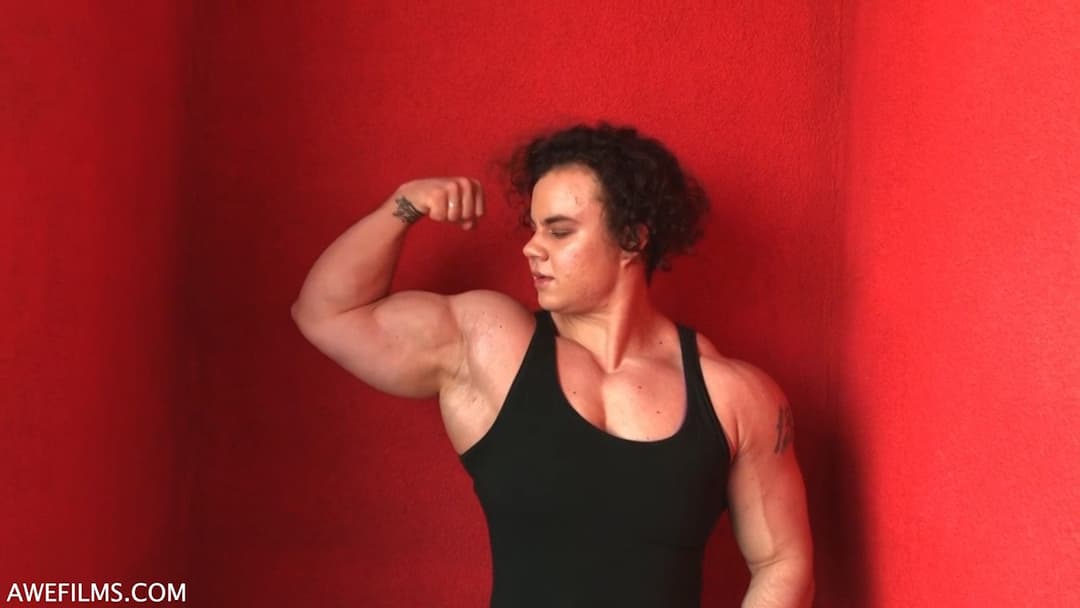 Mrs Korableva, muscle armpits and the strong scent of bodybuilding