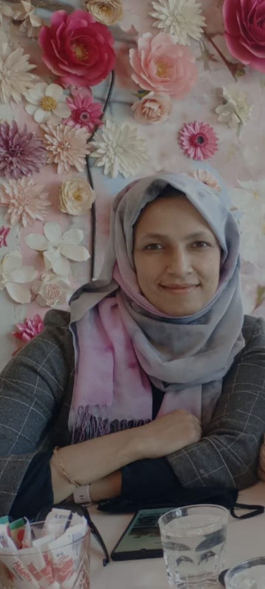 Sexy Aunt in hijab. DM to talk about her