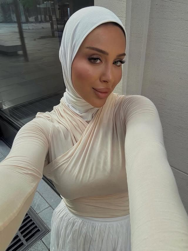 Arab hijabi girl with nice feet and soft boobs - hijab from austria
