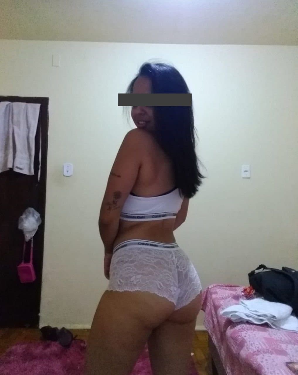 Gostosa do seguidor mostrando as lingeries novas ( recebido na DM)