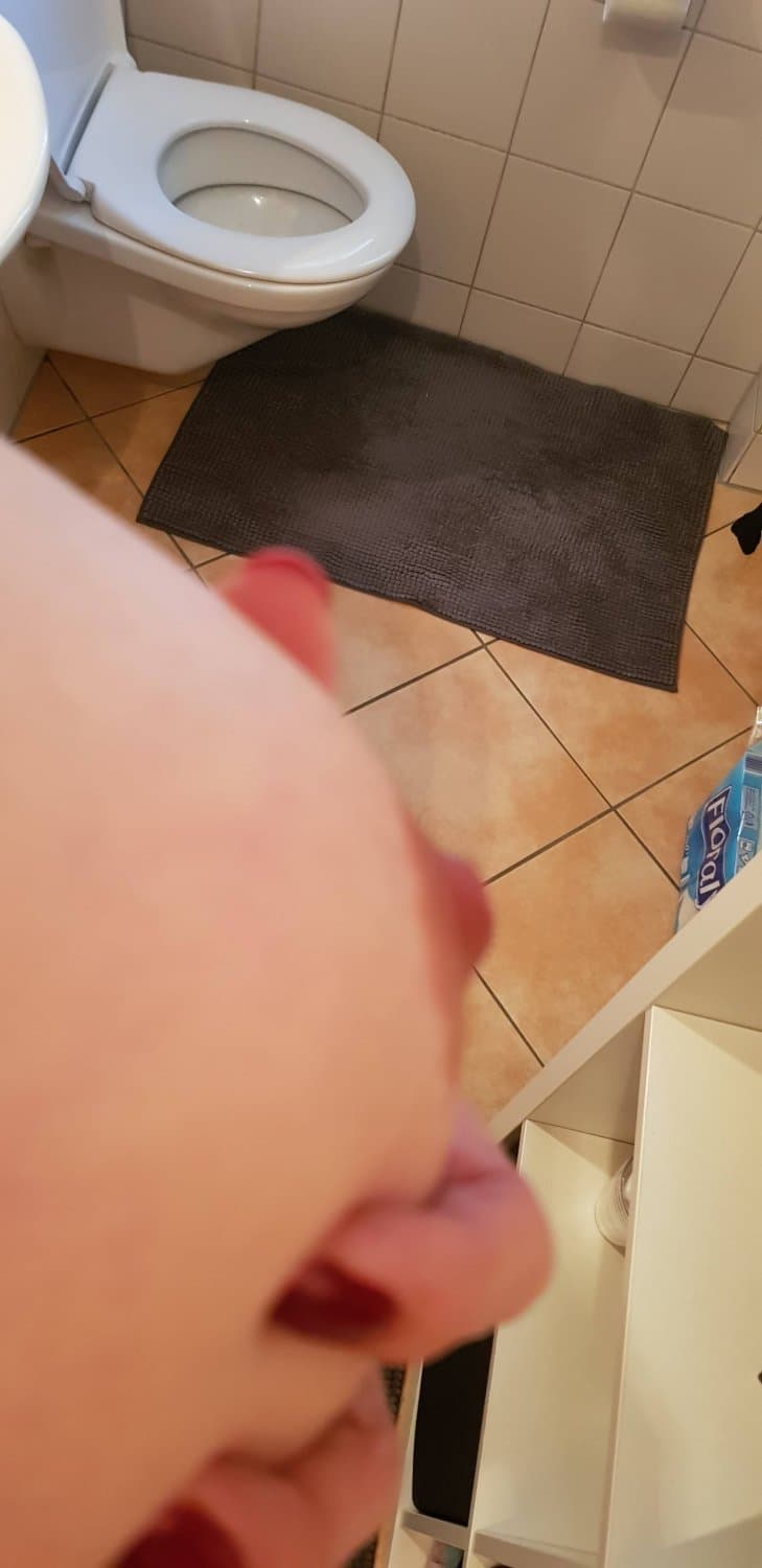 Yvonnethemilf (found my moms nudes in her early 30s)