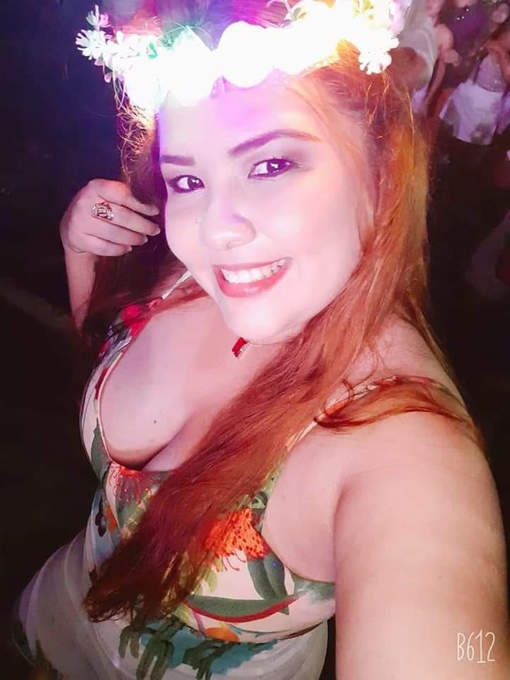 Click to view full size Puta casada de Manaus vazou dando a buceta carnuda e fazendo pose para oa comedores