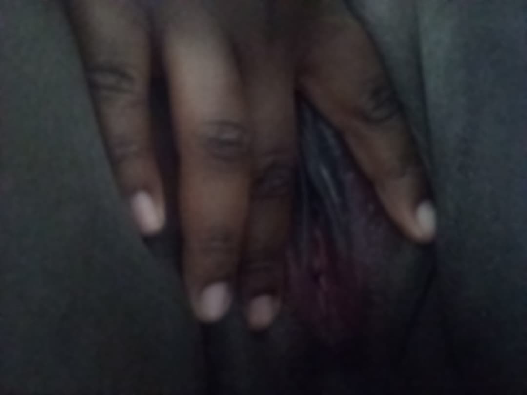 Pretty pussy ebony teen shows her bald pussy