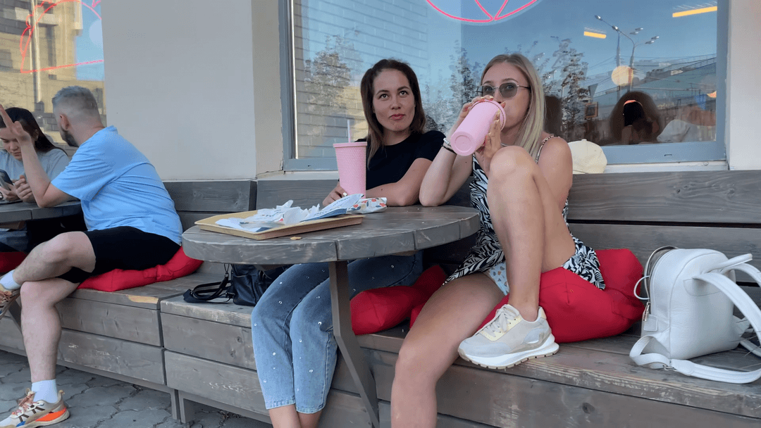 Click to view full size upskirt