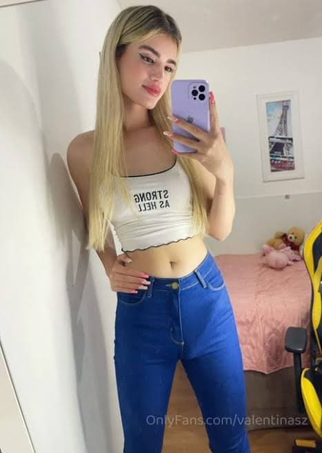 Dificil não homenagear tamanha uma trans tão bonita e gostosa