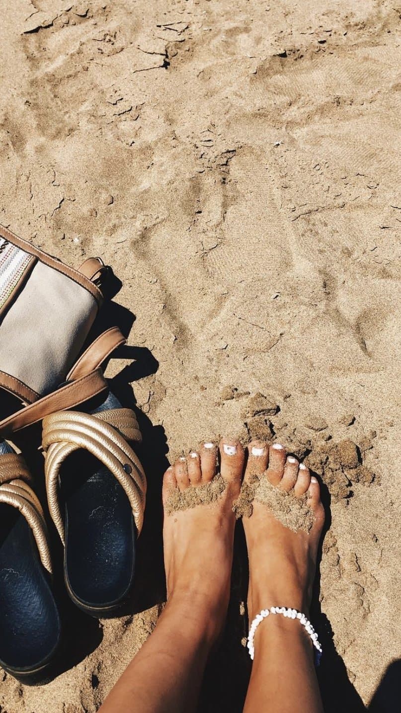Pendeja puta chupando con corrida en la boca