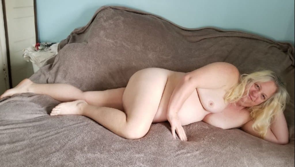 Chubby wife full nude frontals on the bed