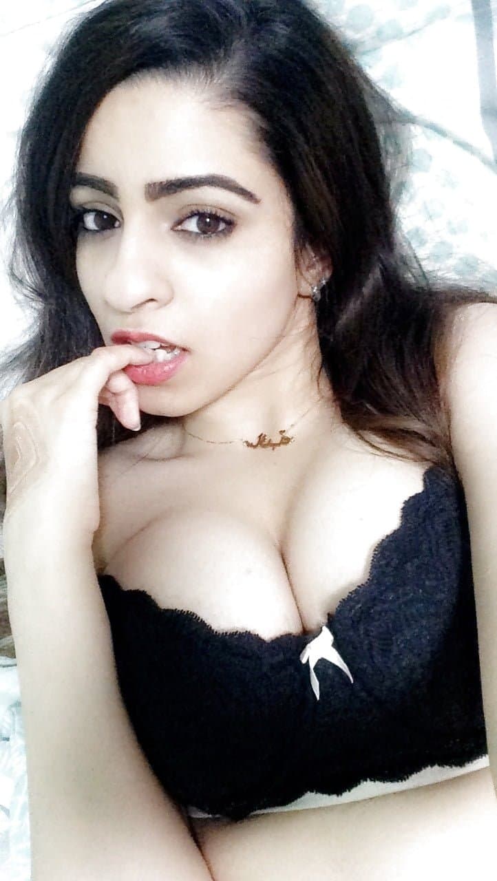 Hot Beautiful Desi Indian Slut Nude Selfie Leaks