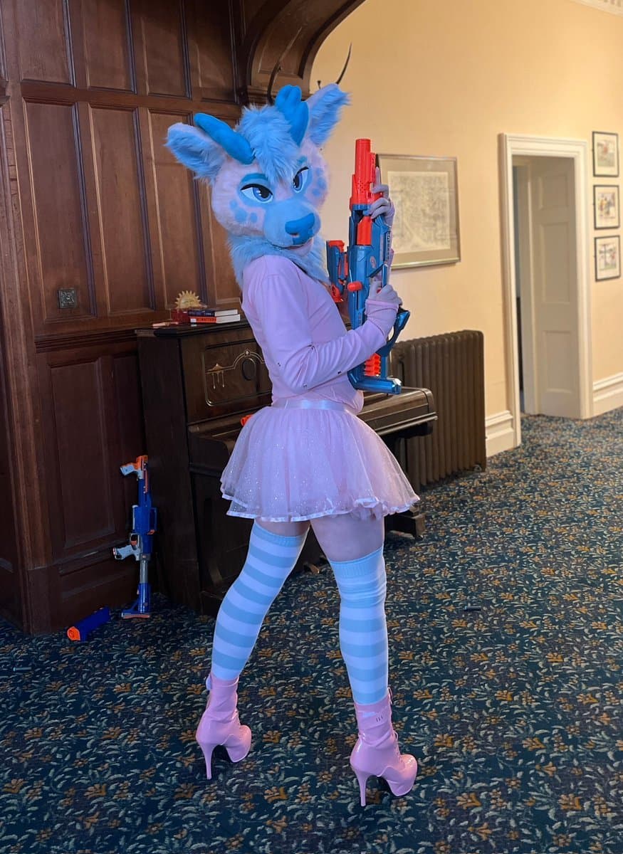 [FURRY] ??? british twink femboy furry with fat ass in deer fursuit (ďêëř_mäġâņ/ďêëřmäġâņäď)