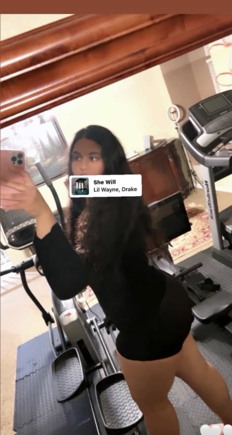 Sexy NRI Indian teen with ugly face but biggest ass ever ??