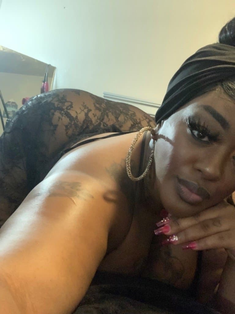 THICK BiG BOOTY MATURE EBONY MOM. MILF COUGARS phone leaked real camera roll