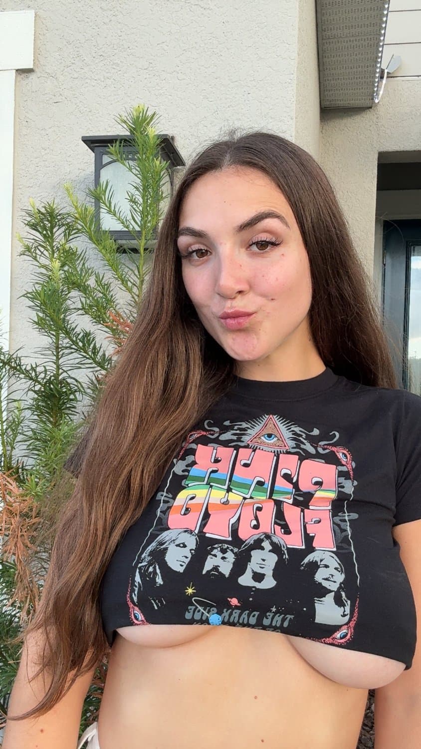 Click to view full size I love men who love to suck tits!