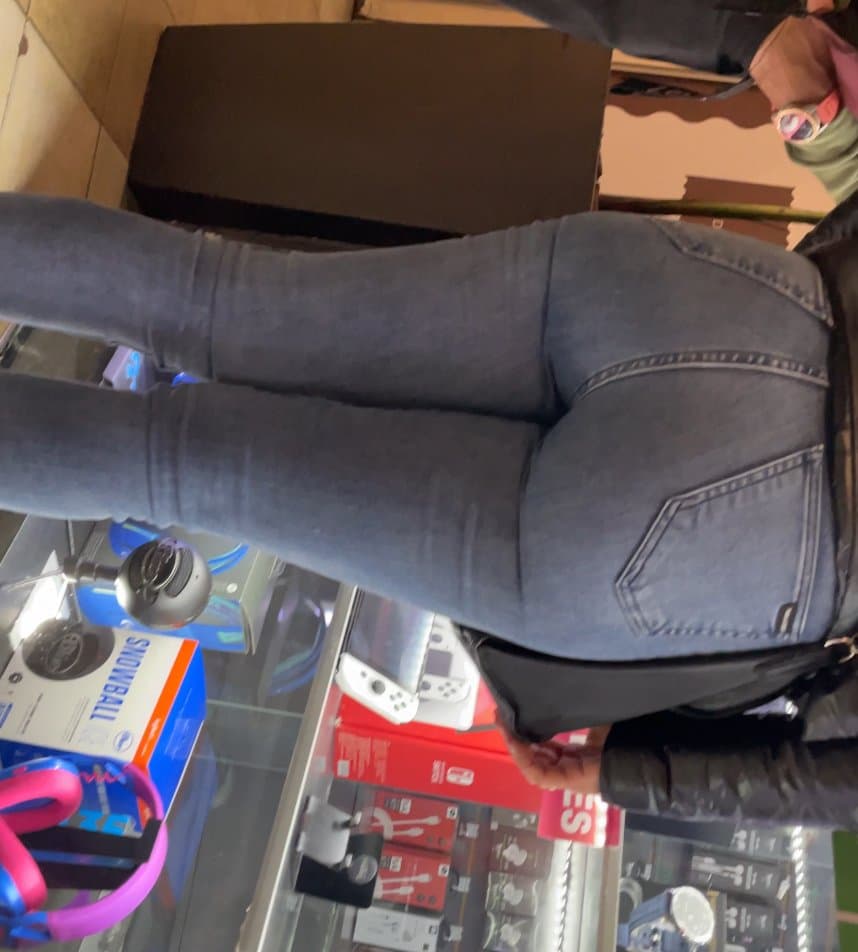 Miren los hermosos dos culos que me encontré hoy en la calle ??